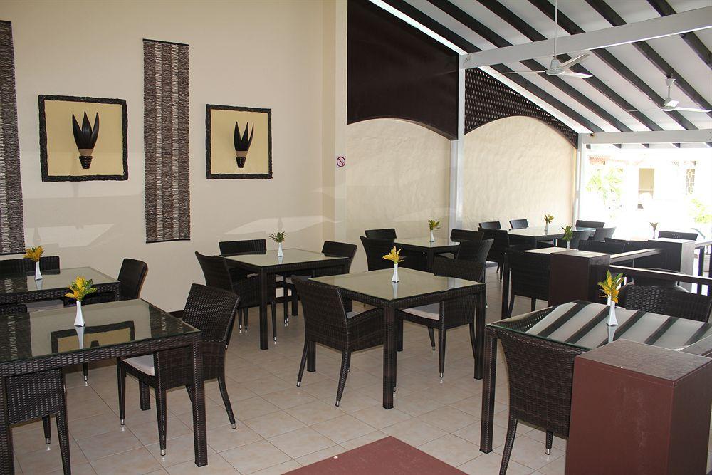 Hotel La Roussette Anse aux Pins Exteriör bild