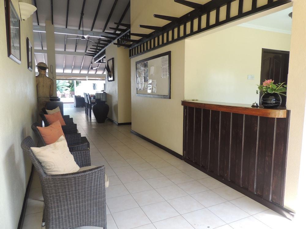 Hotel La Roussette Anse aux Pins Exteriör bild