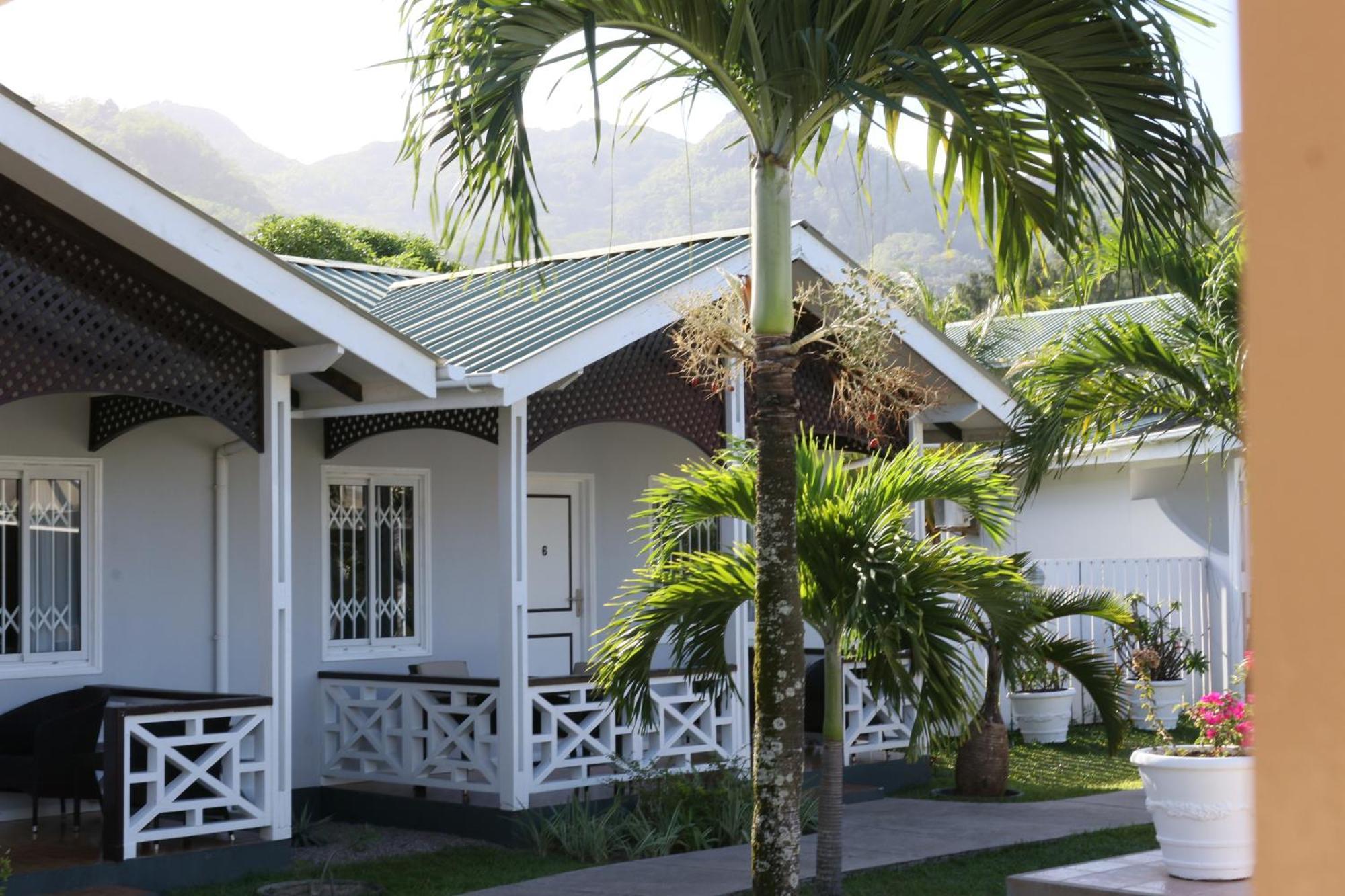 Hotel La Roussette Anse aux Pins Exteriör bild